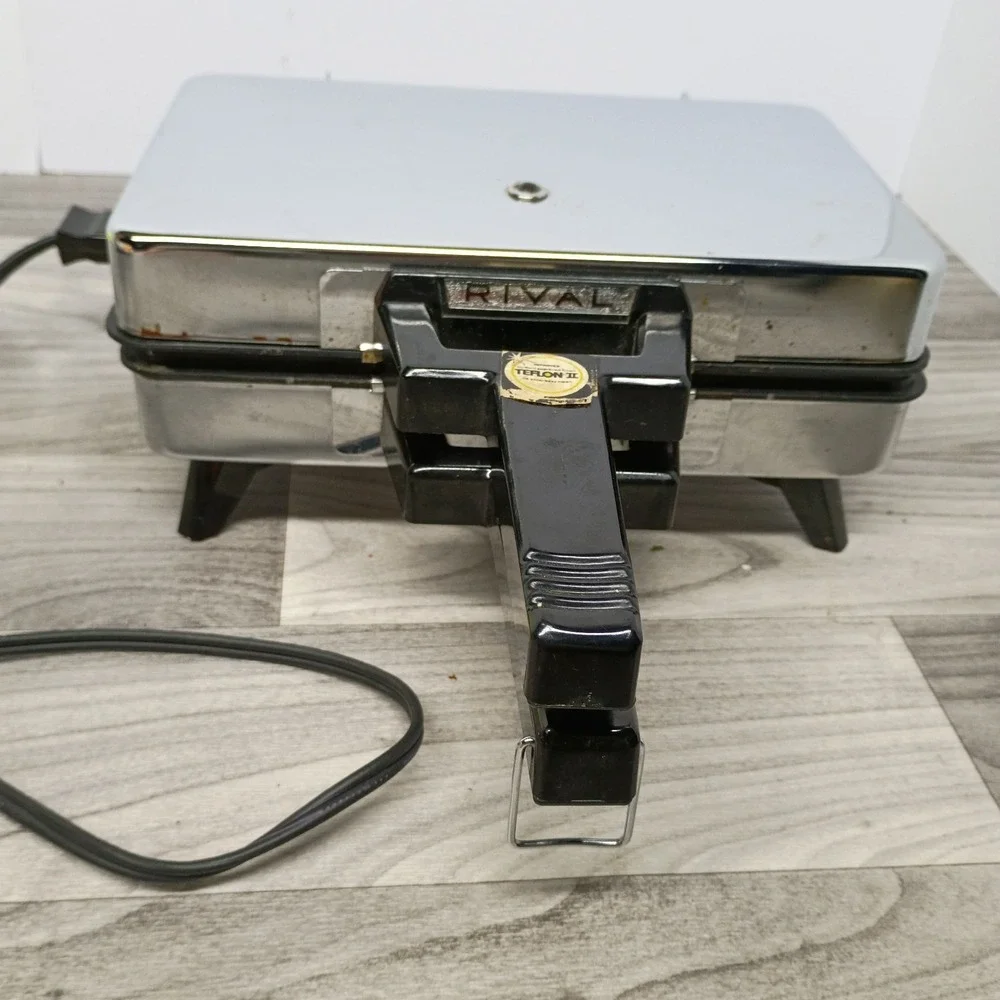 VINTAGE Rival Teflon II CHROME‎ 95/2 Pizzelle Cookie Waffle Maker-Tested Works